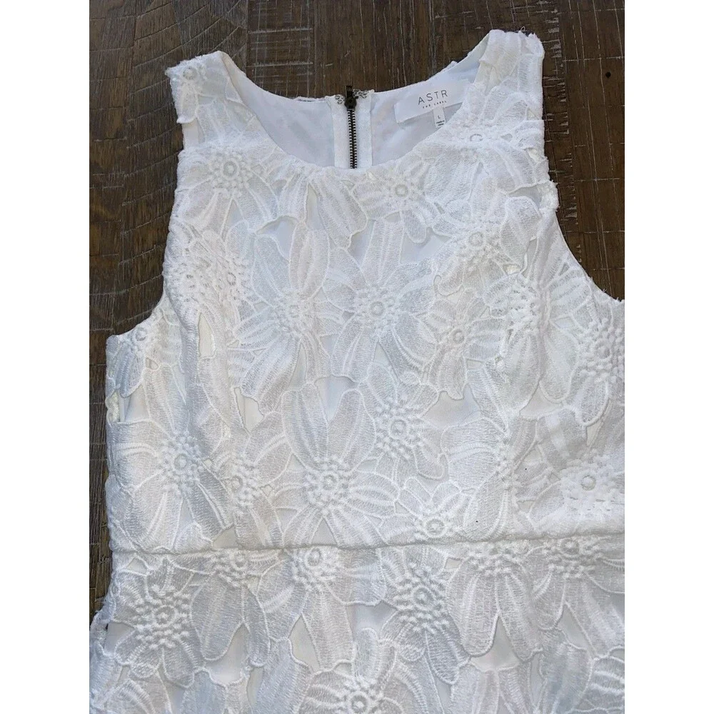 ASTR THE LABEL White Floral Lace Mini Dress Scalloped Hem Bridal Shower Large